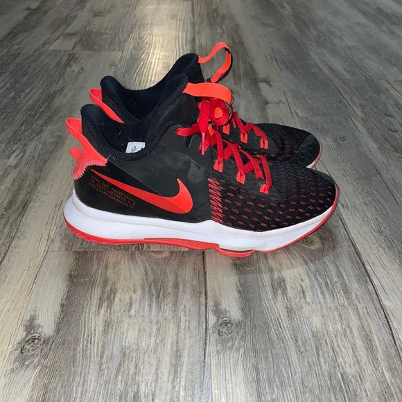 Lebron James Sneakers - Picture 1 of 6